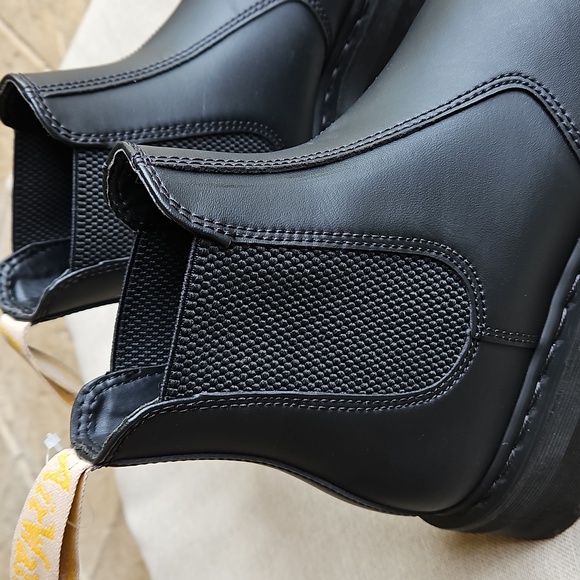 Dr Martens Felix Vegan Chelsea Platform Boots, Mono Black Unisex- M7, W8 - Picture 2 of 8